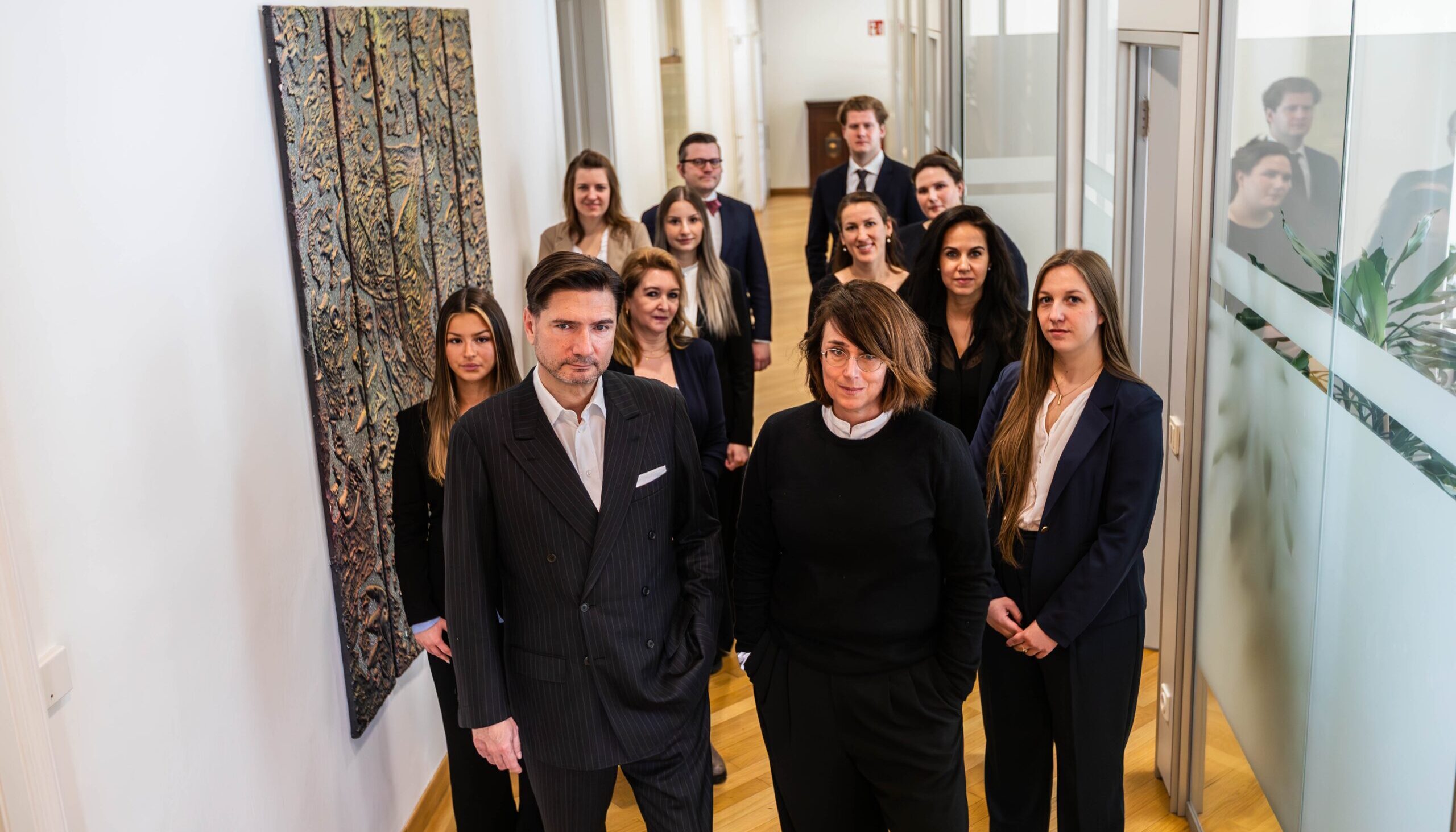 Teamfoto im Flur